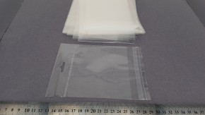 Упаковочные пакеты 12.5x11 см. с клеевым клапаном и подвесом