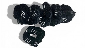 Резинки для волос бантик купить оптом по низкой цене с доставкой по России и СНГ. Модные банты для девочек бант на резинке для танцев купить оптом. Бантик с украшением на резинке купить оптом