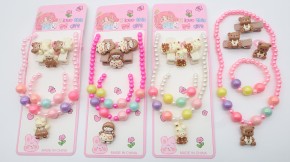 Набор бижутерии для девочки оптом купить по низкой цене с доставкой по всей России и СНГ.