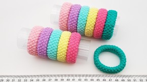 Фактурные резинки для волос светлые оптом по низкой цене с доставкой во все регионы.  Мягкие цветные резиночки для волос прекрасно подойдут для детей