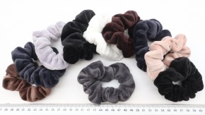 Резинки для волос велюровые купить оптом по низкой цене с доставкой по России и СНГ. Коричневые резинки для волос подойдут на густые волосы