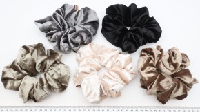 Резинки для волос бархатные купить оптом по низкой цене с доставкой по России и СНГ. Коричневые резинки для волос подойдут на густые волосы