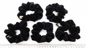 Резинки для волос бархатные купить оптом по низкой цене с доставкой по России и СНГ. Коричневые резинки для волос подойдут на густые волосы