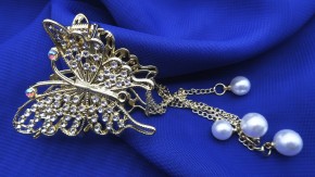 Крабы для волос бабочка купить оптом, размер 5 см. Крабы для волос металлические со стразами и жемчугом по низкой цене хорошего качества, быстрый сбор заказа.