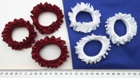 Резинки для волос с рюшей синие оптом. Плотные резинки белые и бордовые для школы по привлекательной цене с быстрой доставкой