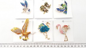 Брошь с украшением купить оптом по низкой цене с быстрой доставкой по России и СНГ