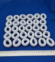 Резинки фактурные купить оптом крестик белые для волос хорошего качества с доставкой по России и СНГ. Широкие фактурные резинки розовые оптом. Фактурные резинки оптом